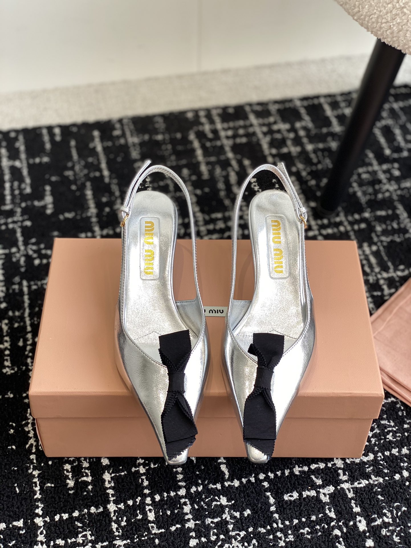 [Miu Miu] 24ss 봄여름 캣힐 스틸레토 힐