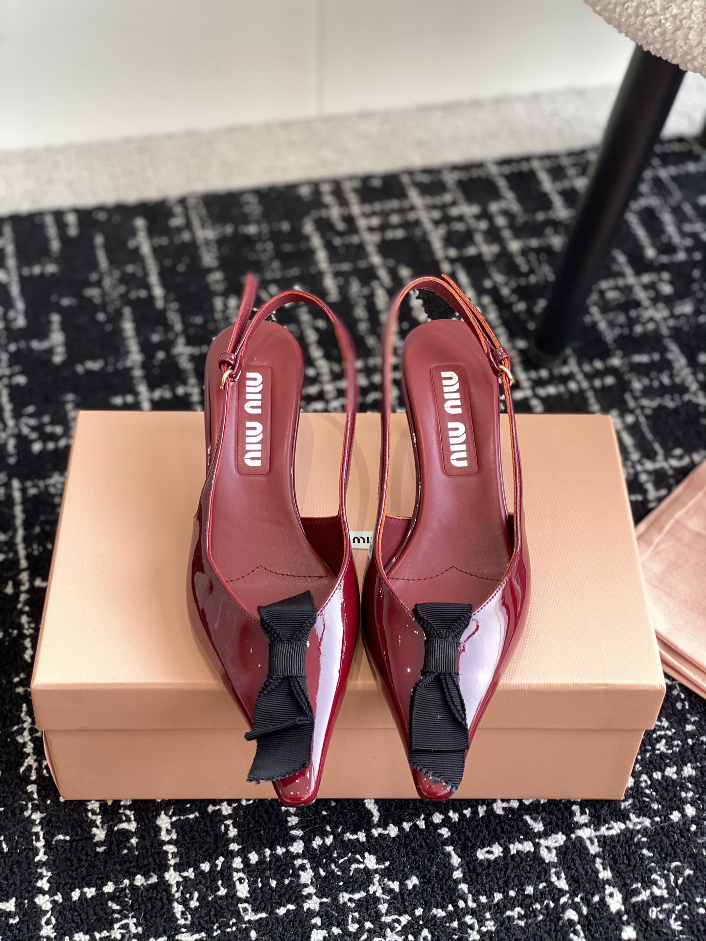 [Miu Miu] 24ss 봄여름 캣힐 스틸레토 힐