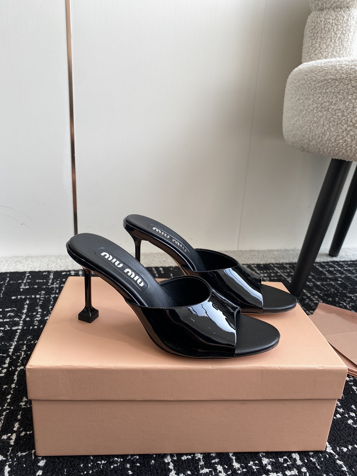 [Miu Miu] 24ss 페이턴트 뮬