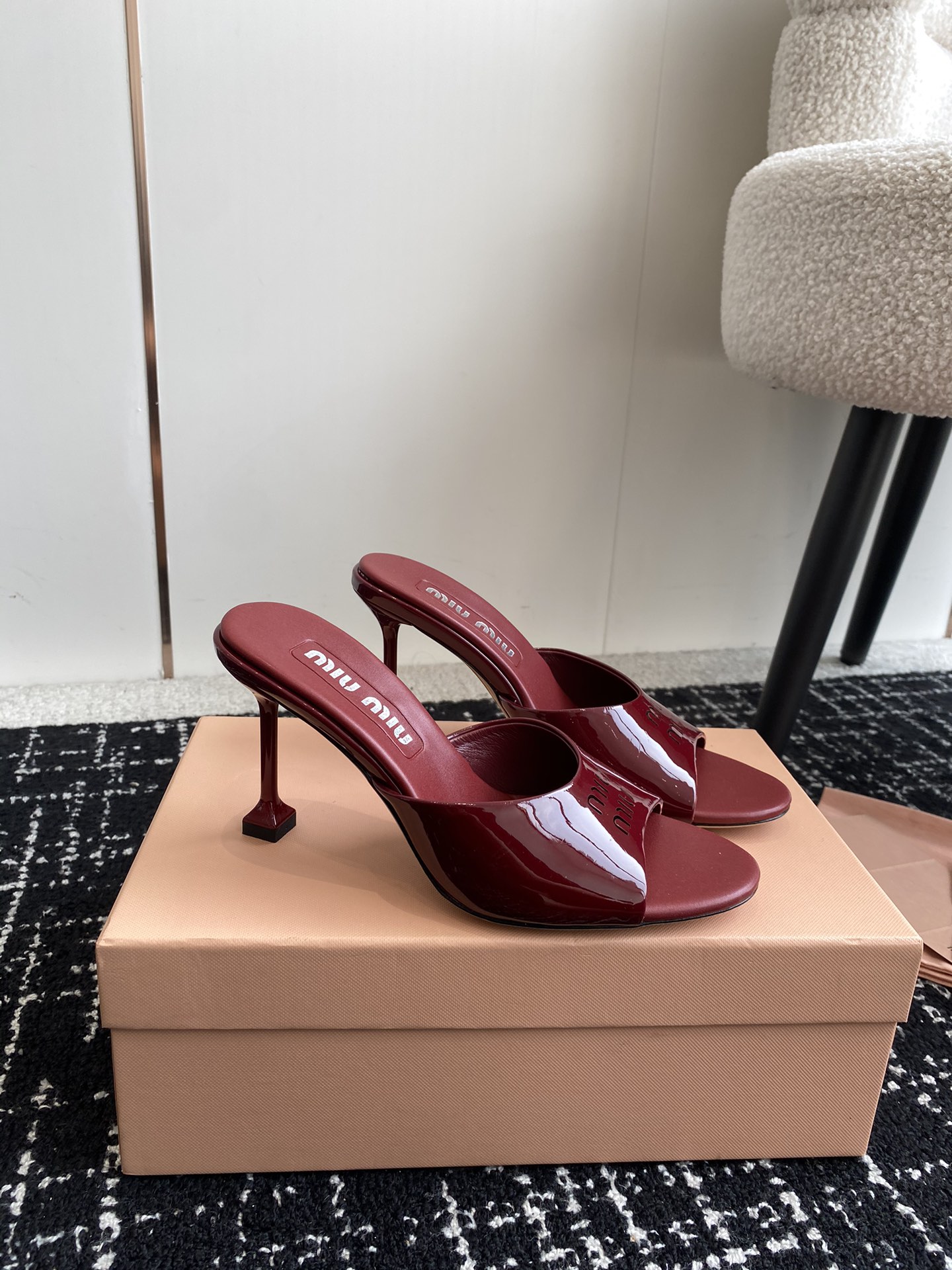 [Miu Miu] 24ss 페이턴트 뮬