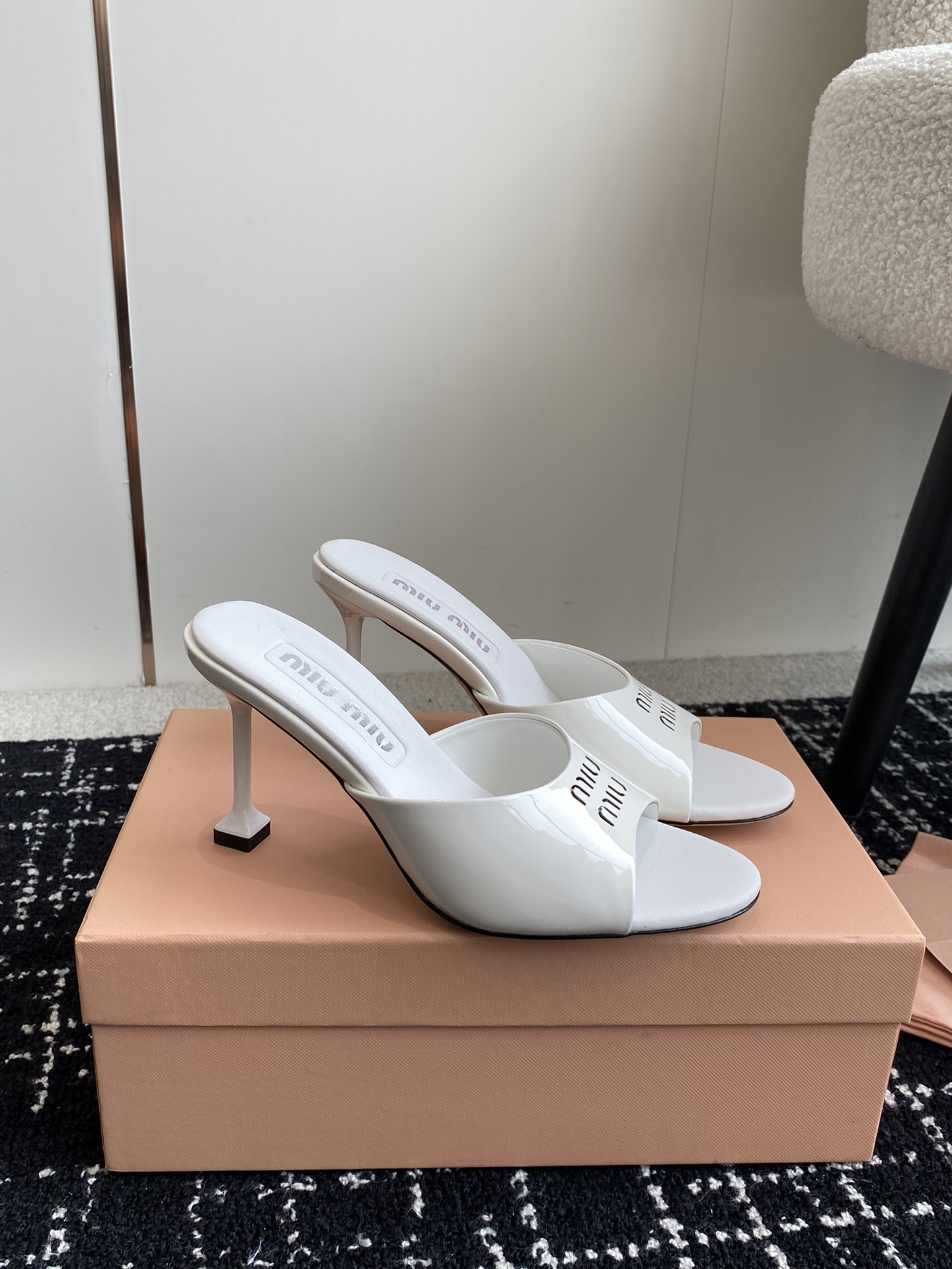 [Miu Miu] 24ss 페이턴트 뮬