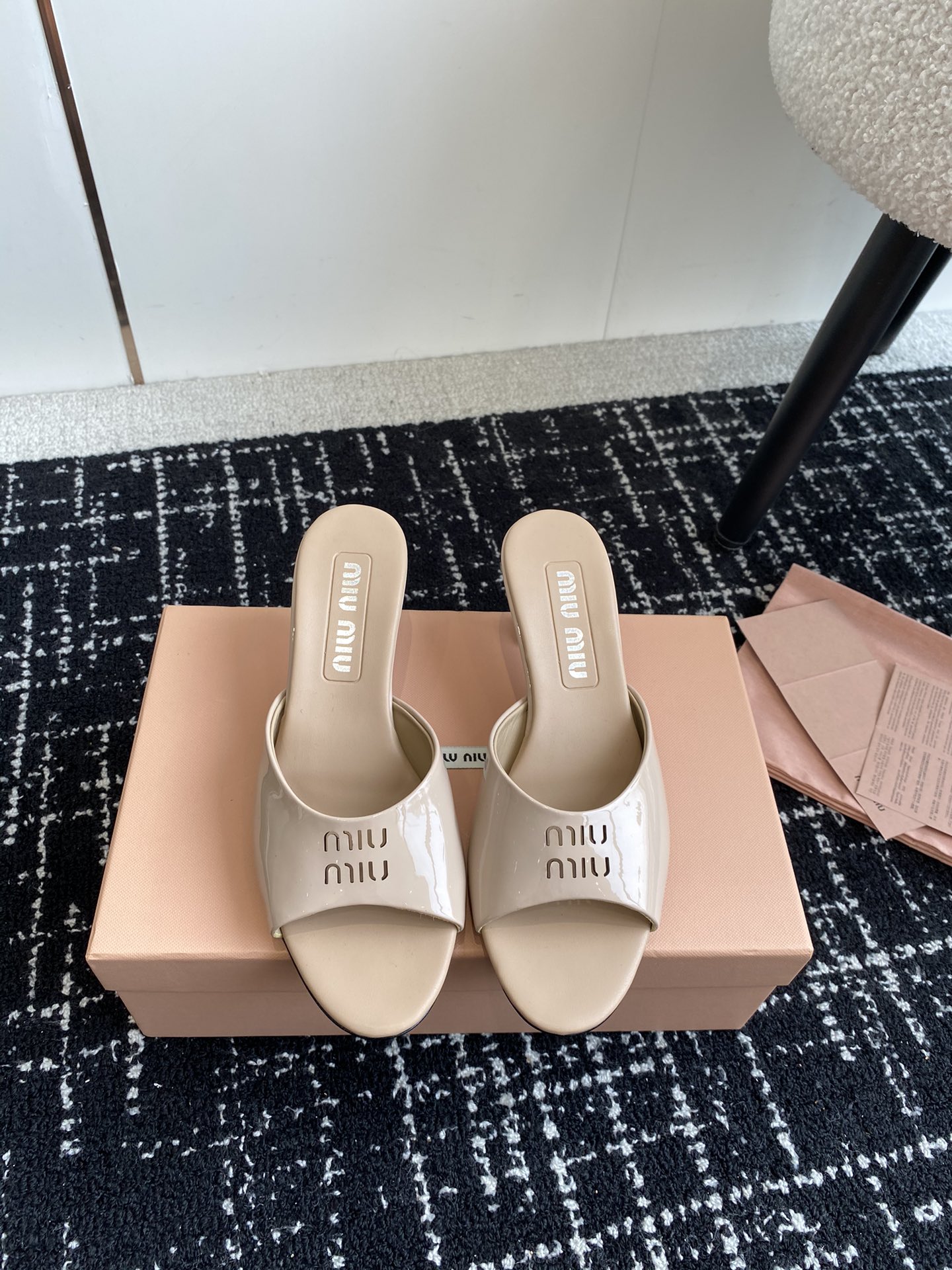 [Miu Miu] 24ss 페이턴트 뮬
