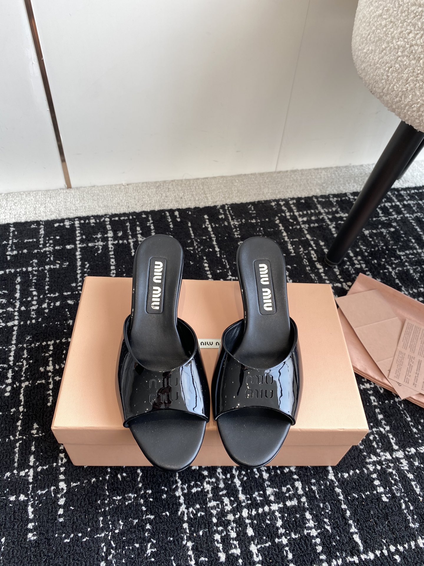 [Miu Miu] 24ss 페이턴트 뮬