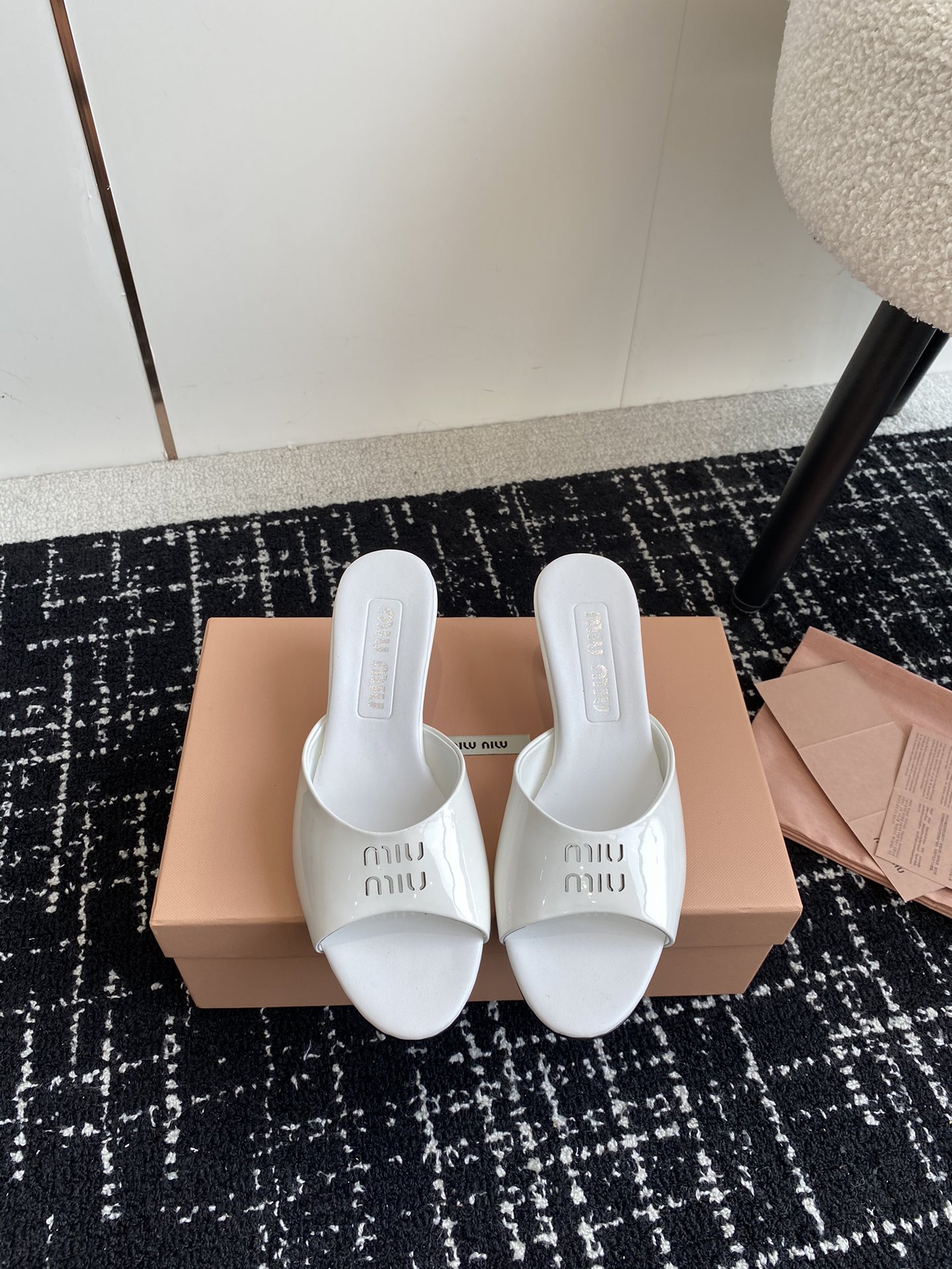 [Miu Miu] 24ss 페이턴트 뮬