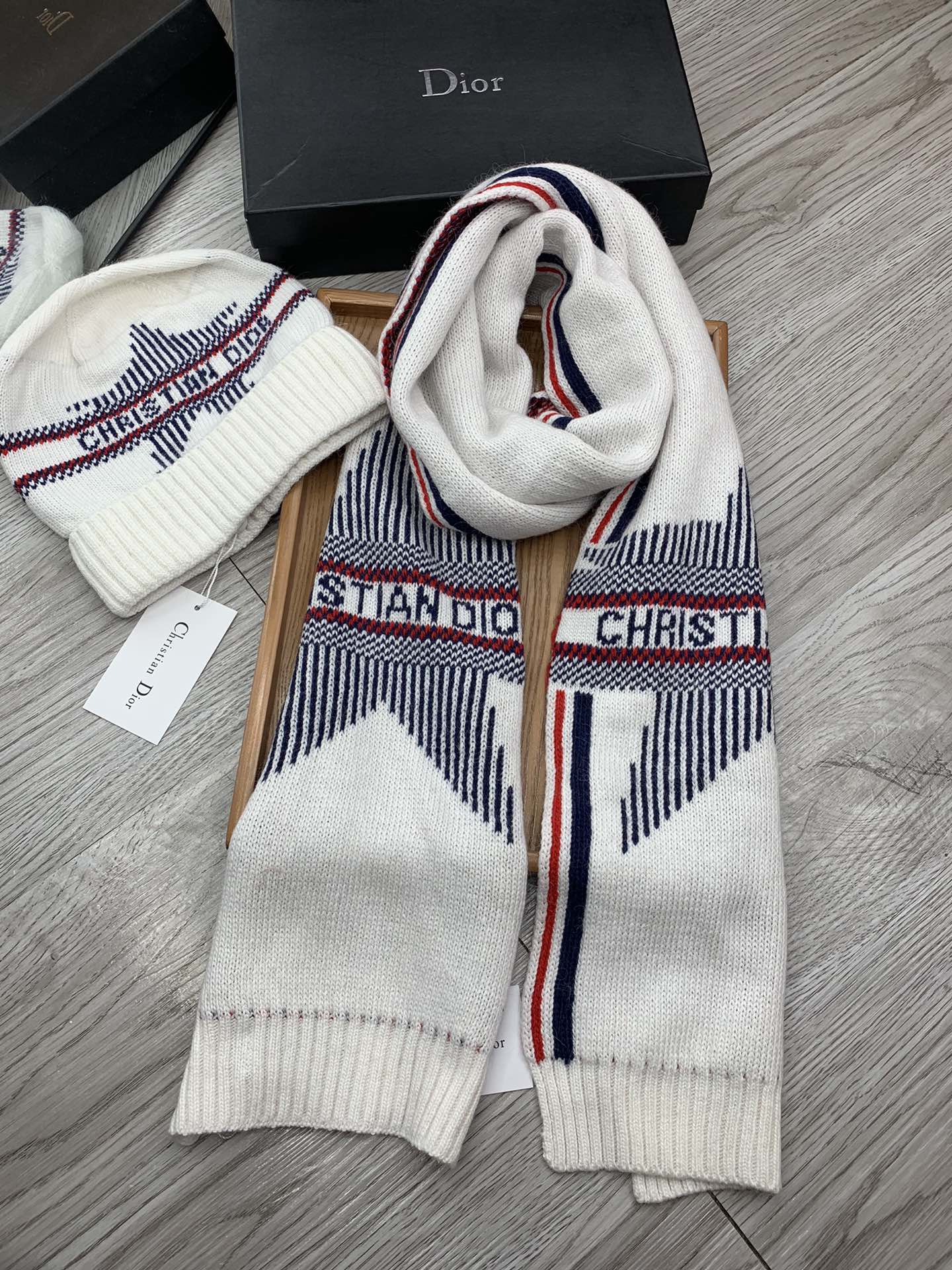 디올 비니&머플러 세트