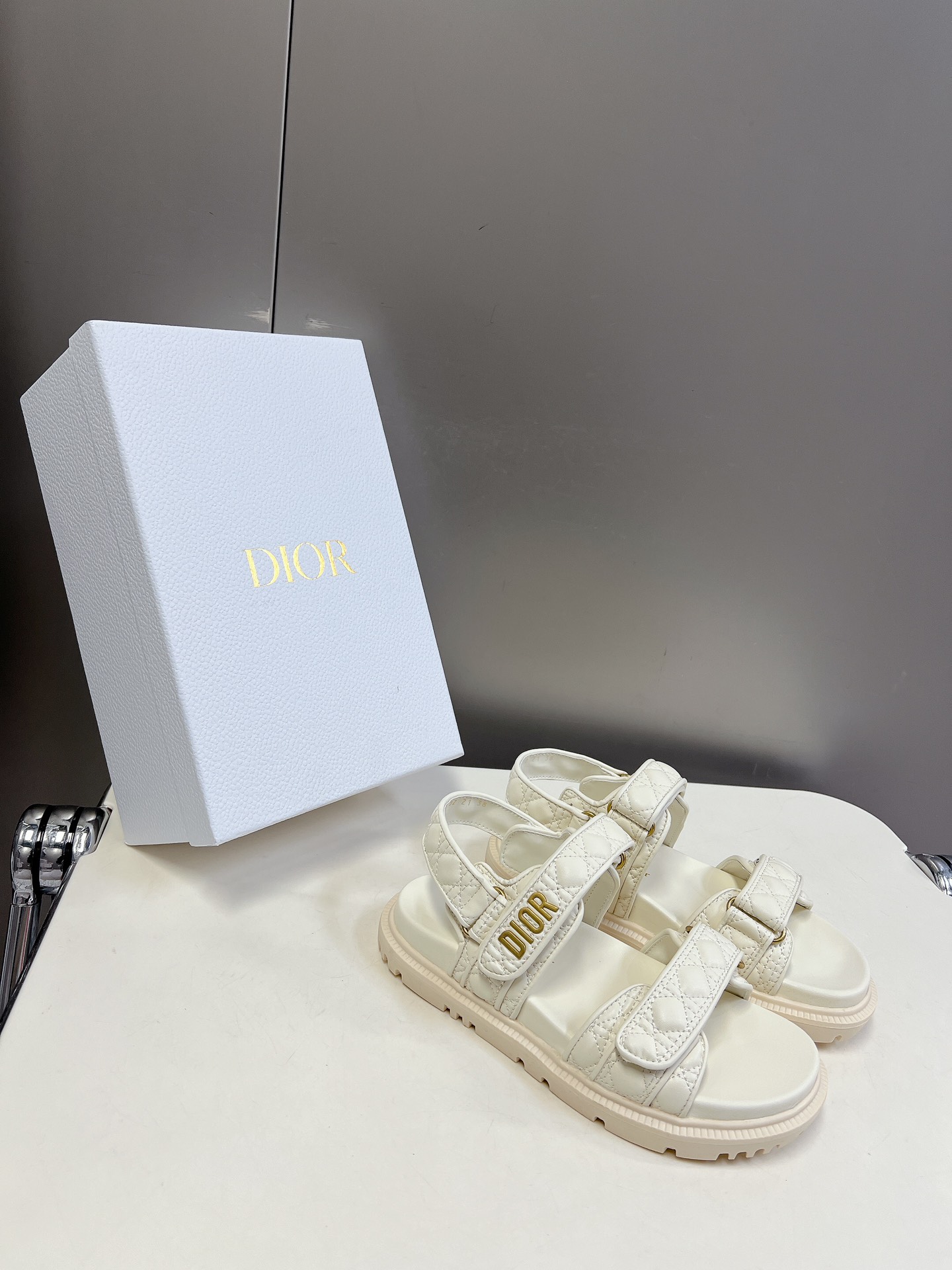 Dior 24ss 퀄트 까나쥬 샌들