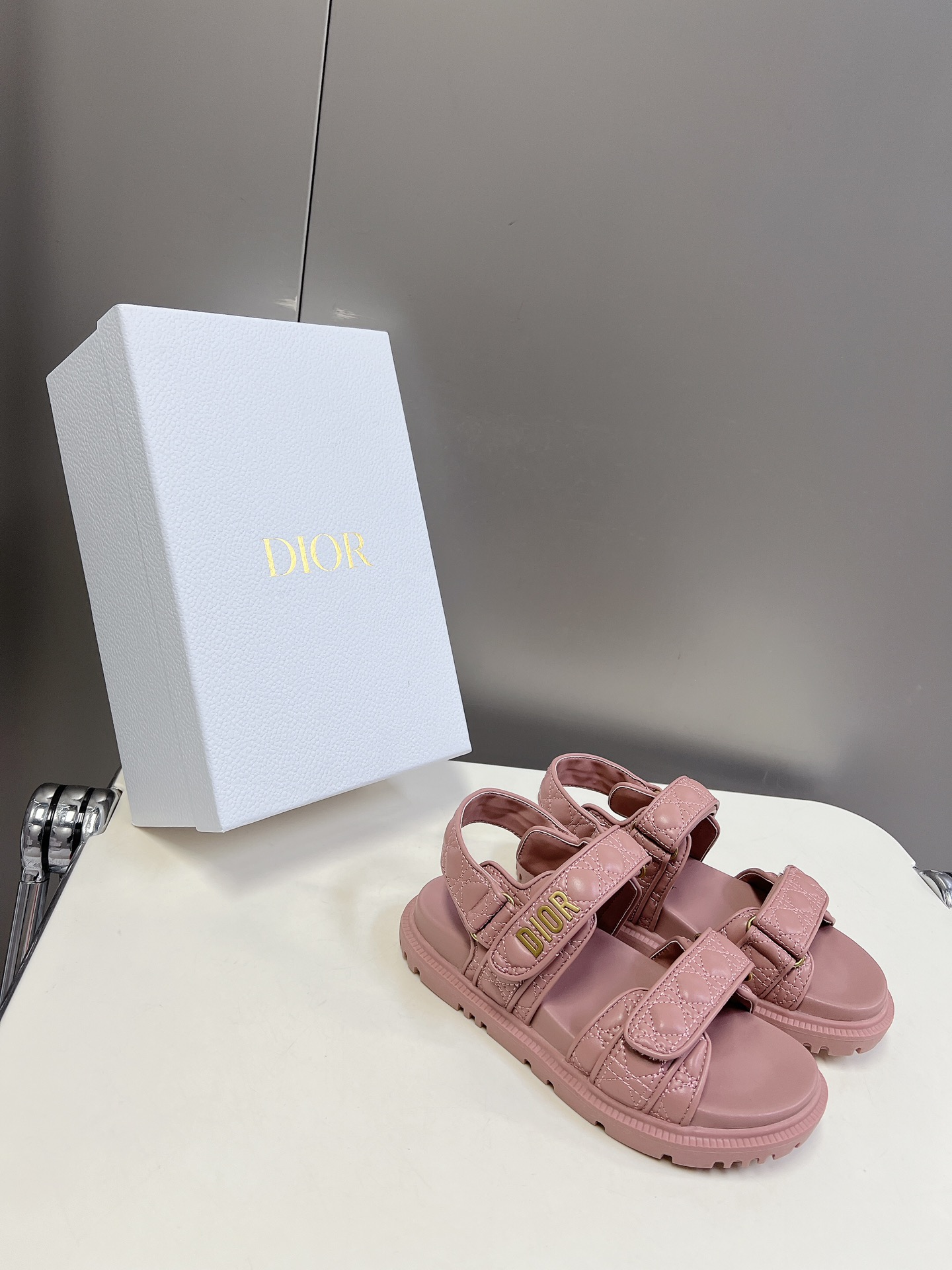 Dior 24ss 퀄트 까나쥬 샌들