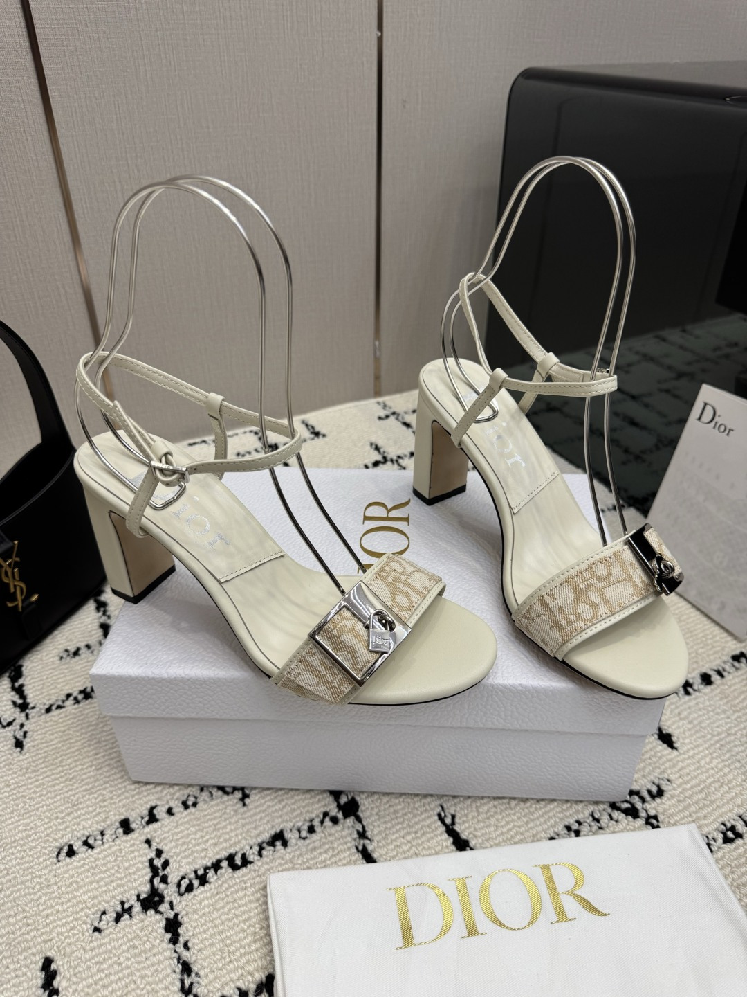 디올 26SS 신상 힐 샌들 8.5cm