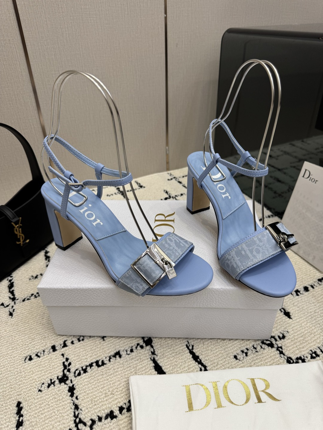 디올 26SS 신상 힐 샌들 8.5cm
