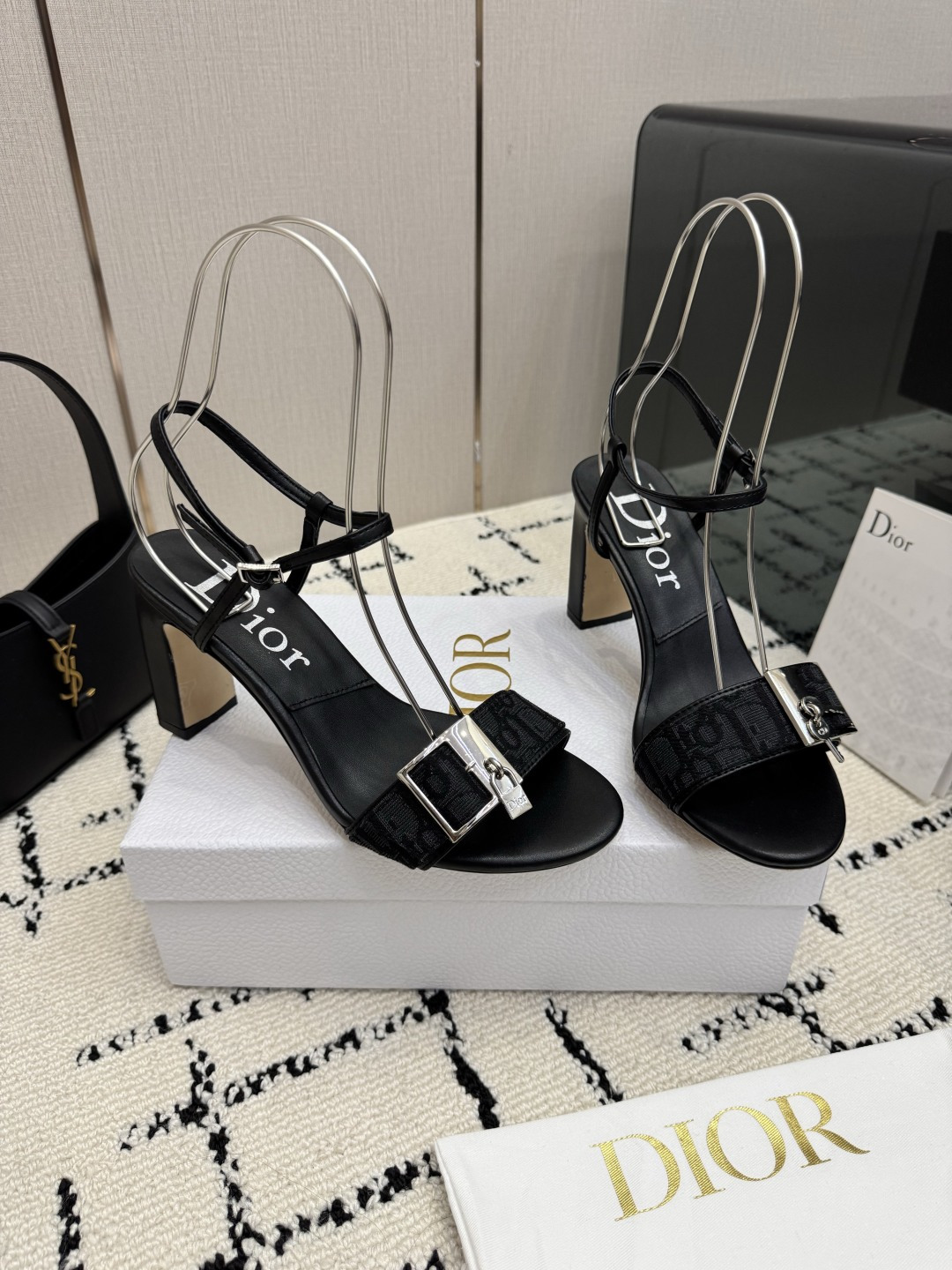 디올 26SS 신상 힐 샌들 8.5cm