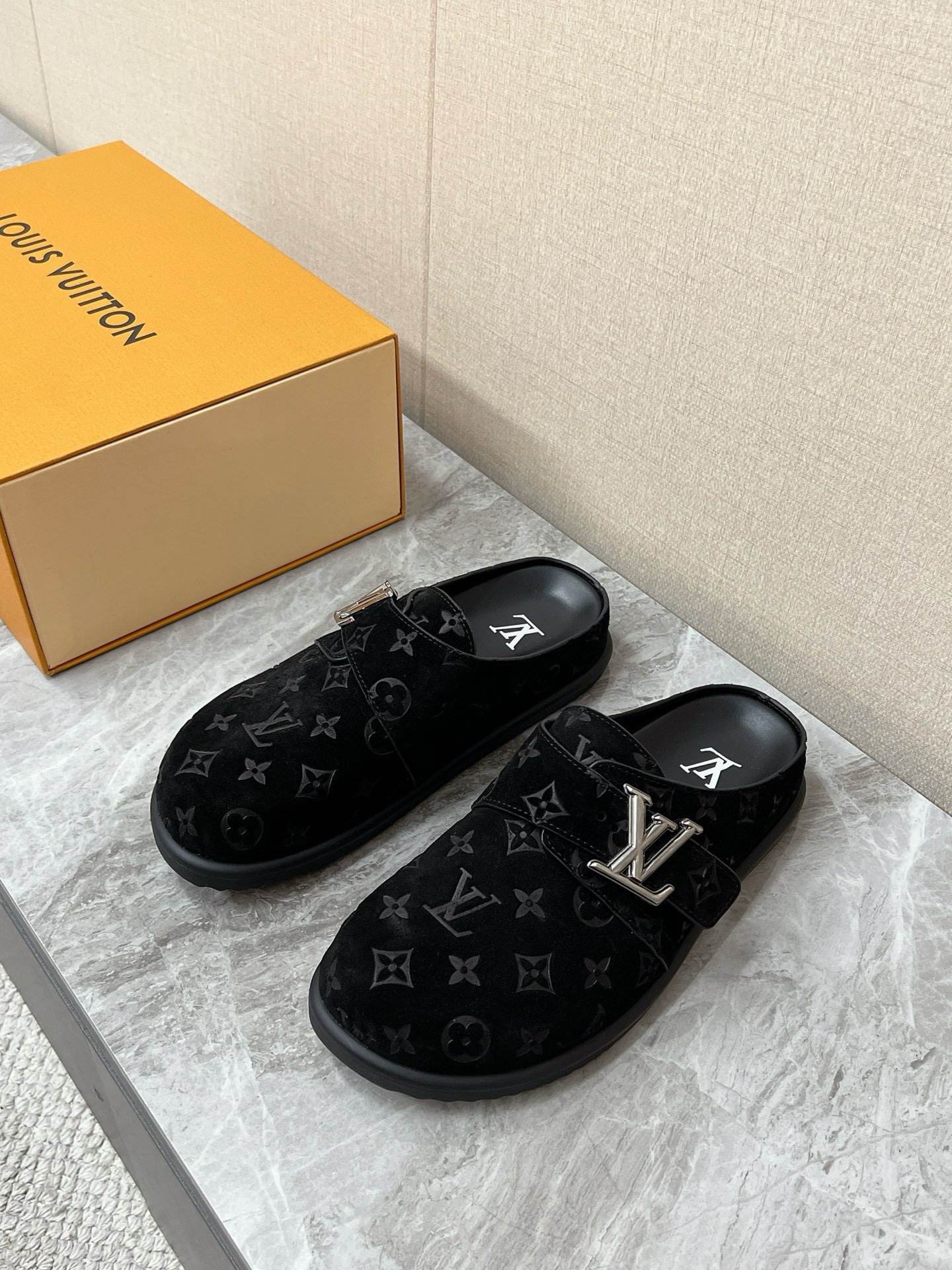 루이비통 봄 여름 신상 LV 이지 뮬