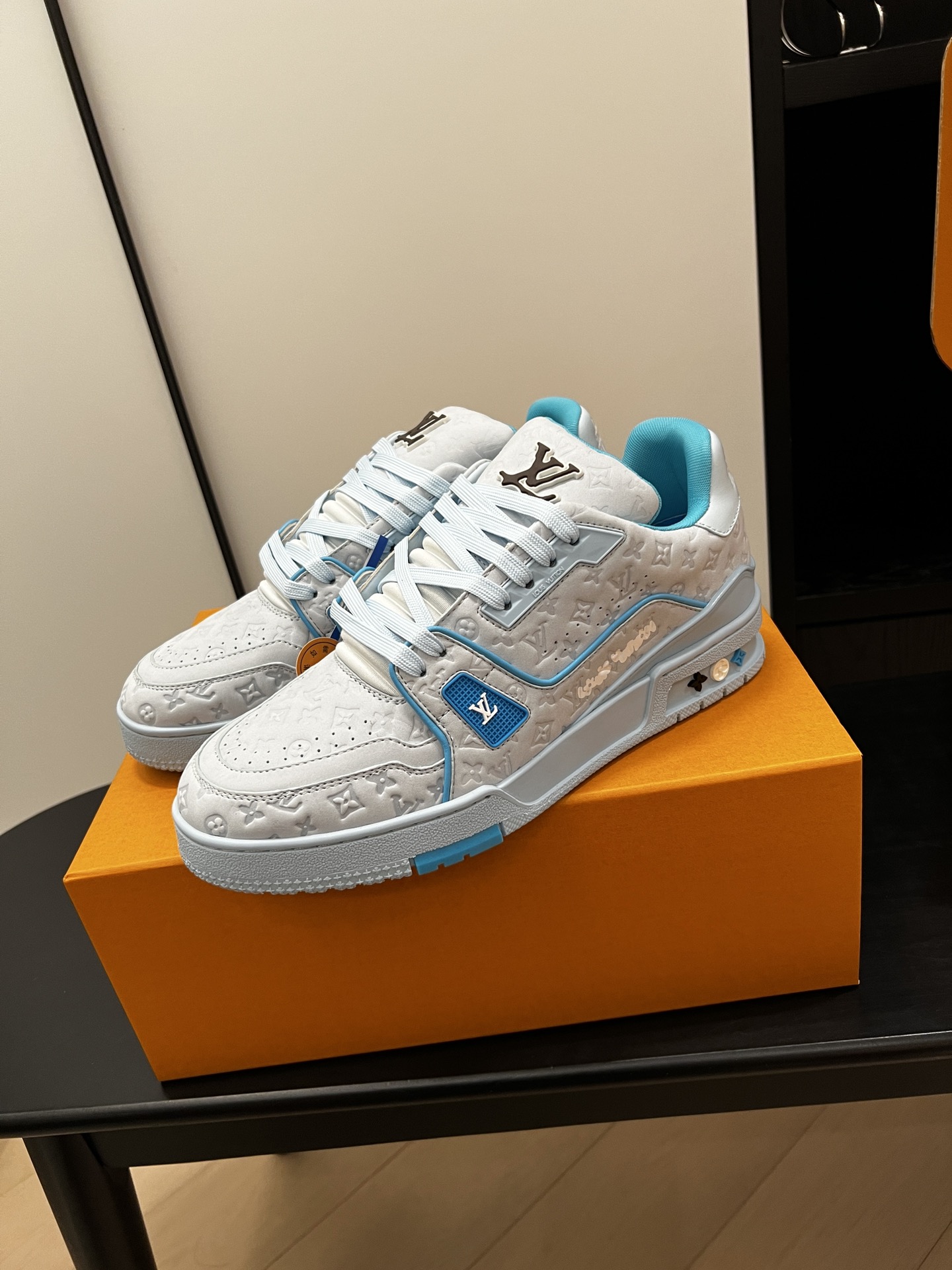 루이비통 24SS LV 트레이너 스니커즈