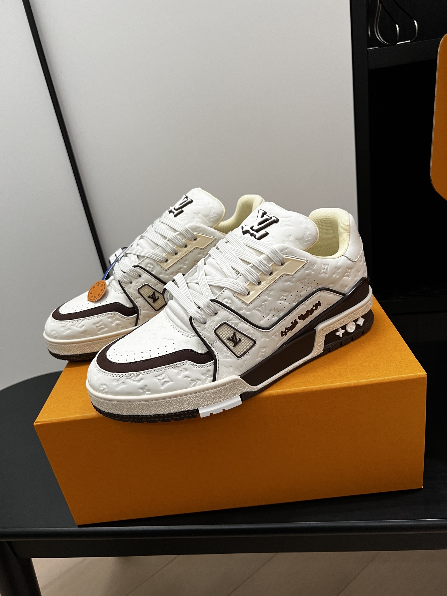 루이비통 24SS LV 트레이너 스니커즈