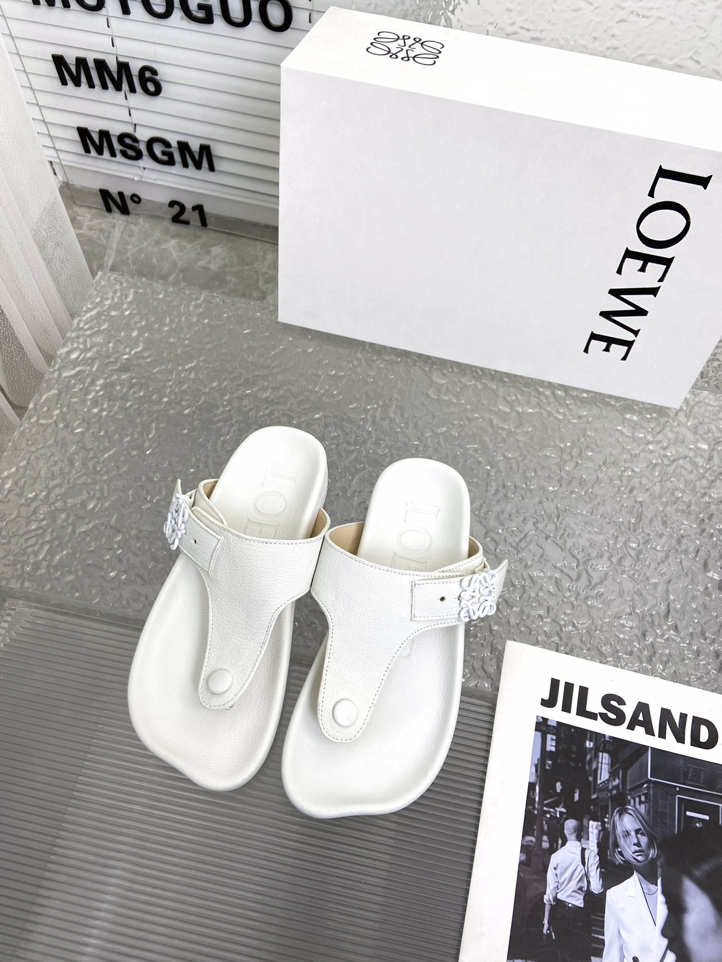로에베 Ease Anagram 가죽 끈 샌들(님녀)