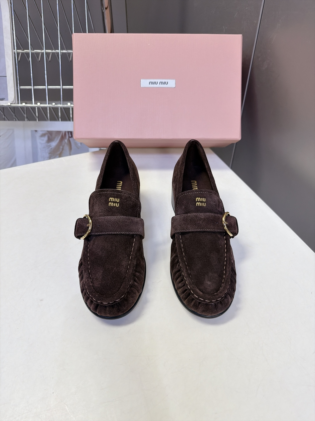 미우미우 신상 버클 로퍼 5cm