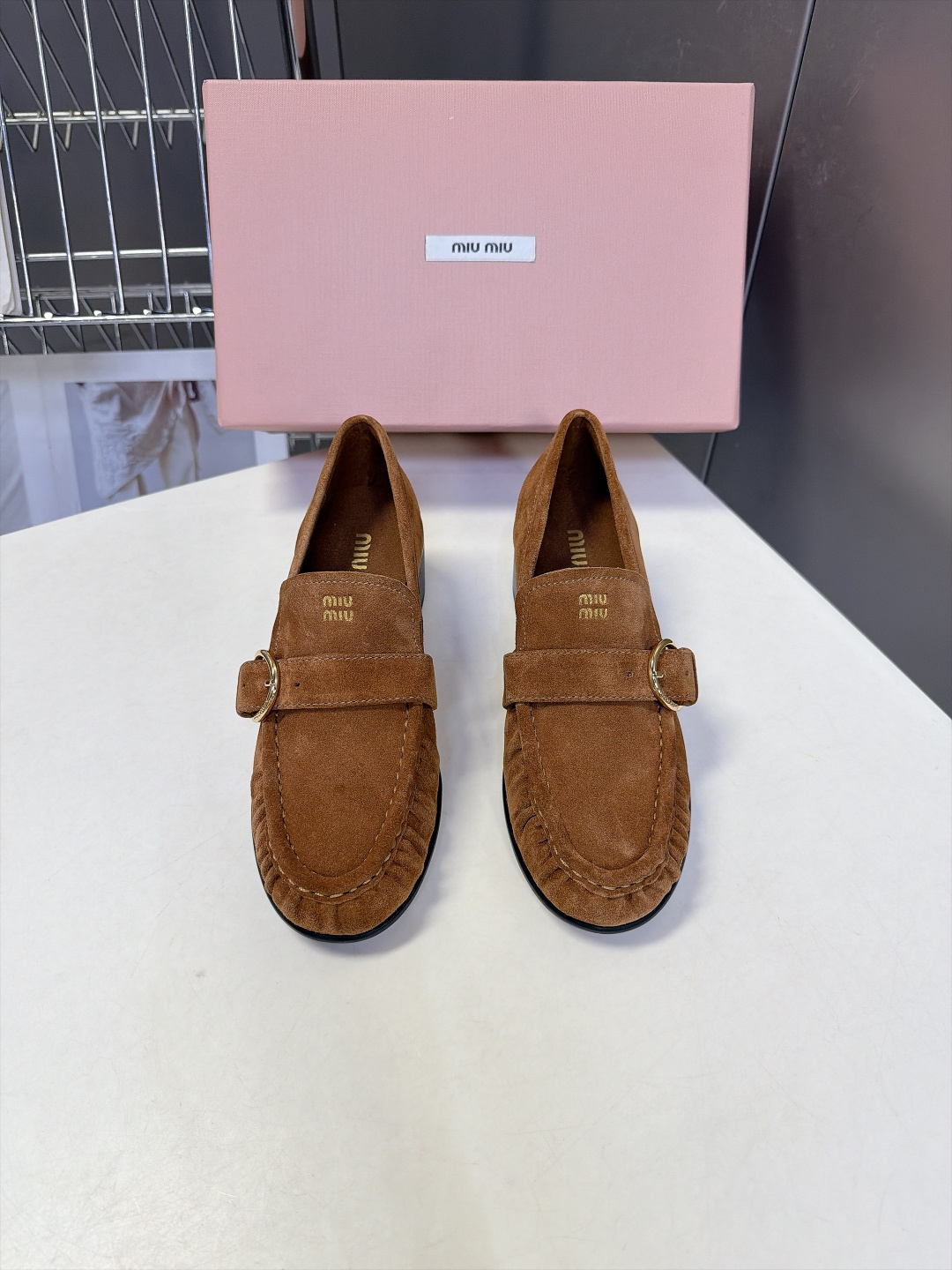 미우미우 신상 버클 로퍼 5cm