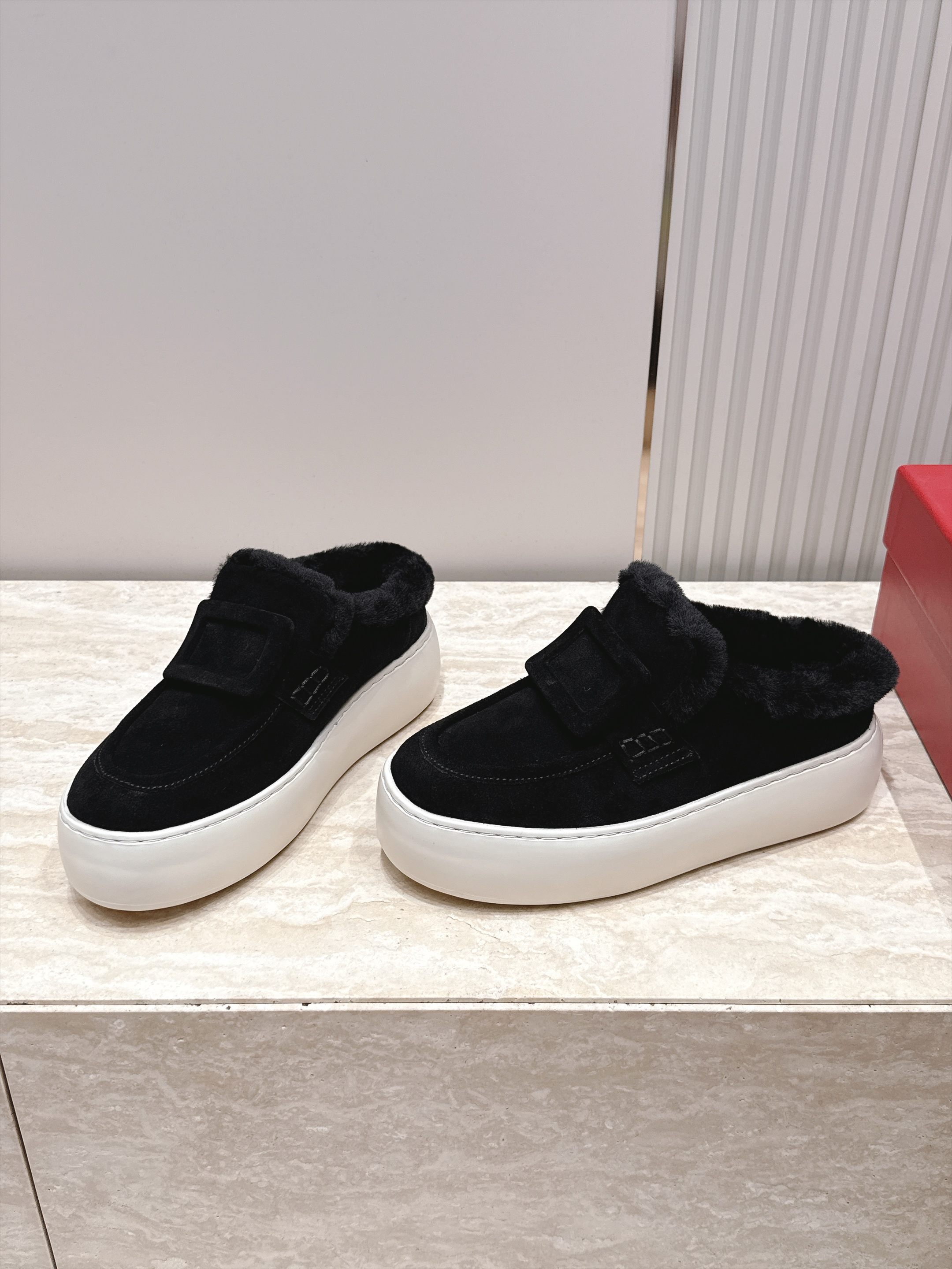 로저비비에 스웨이드 뮬 5cm