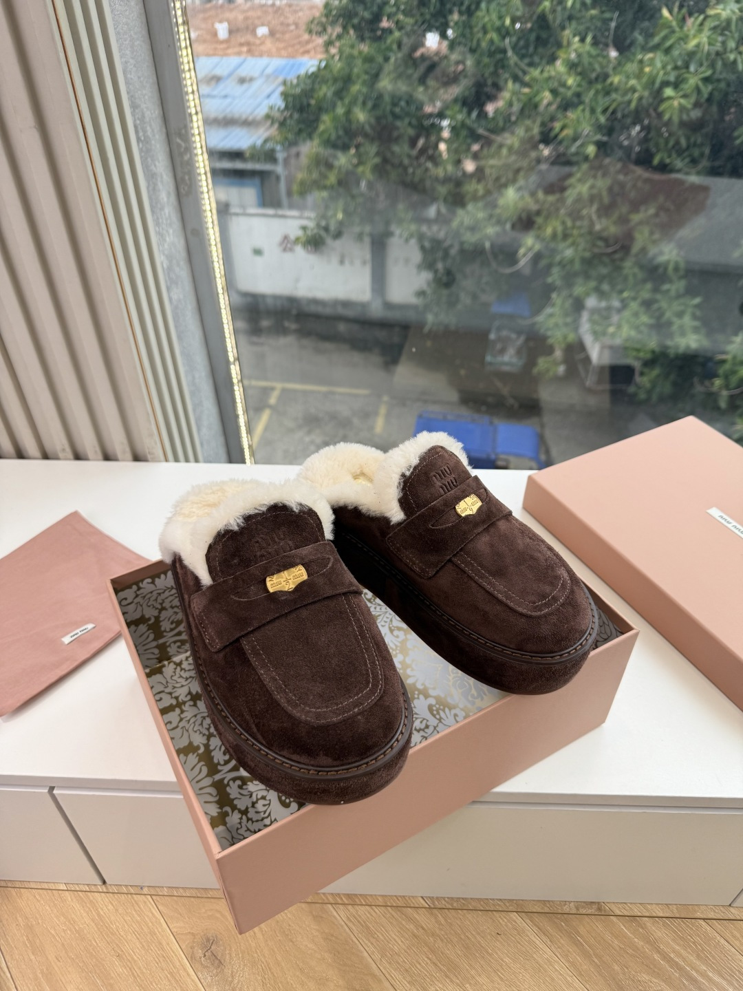 미우미우 신상 울 뮬