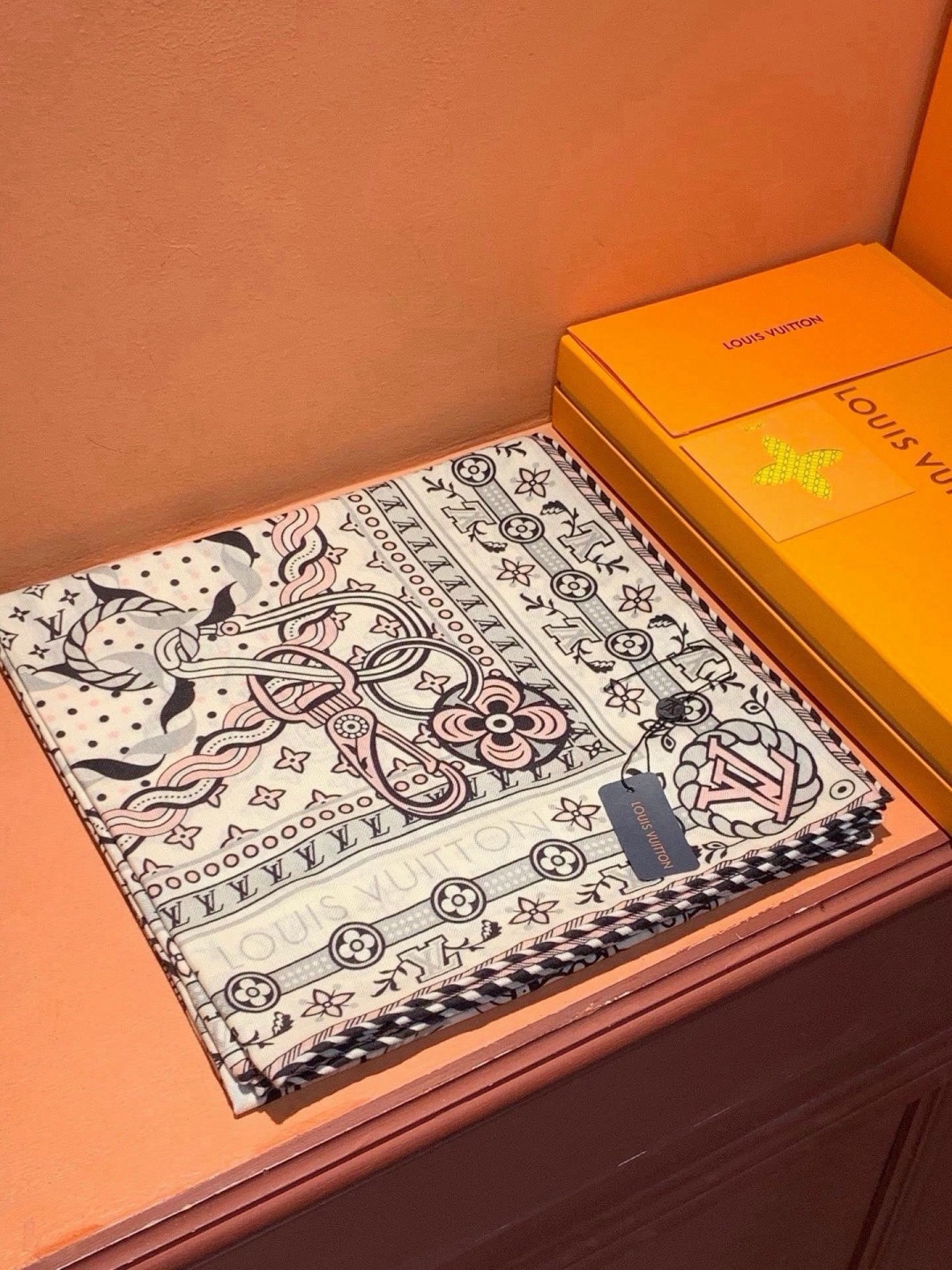 루이비통 양면 동일 컬러 숄