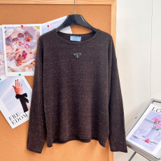 프라다 26 로고 라운드넥 니트
