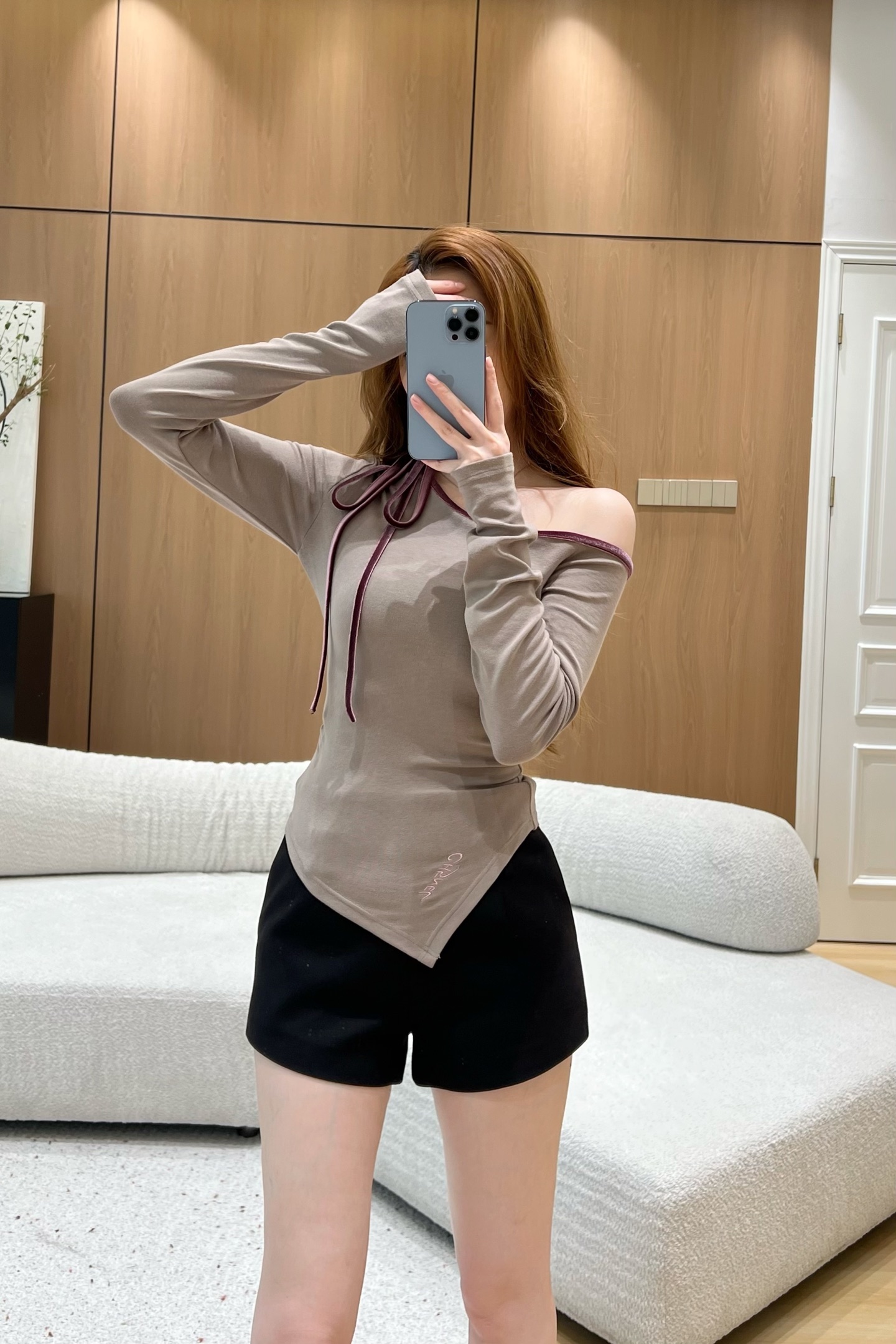 샤넬 2026FW 리본 배색 긴팔 티셔츠