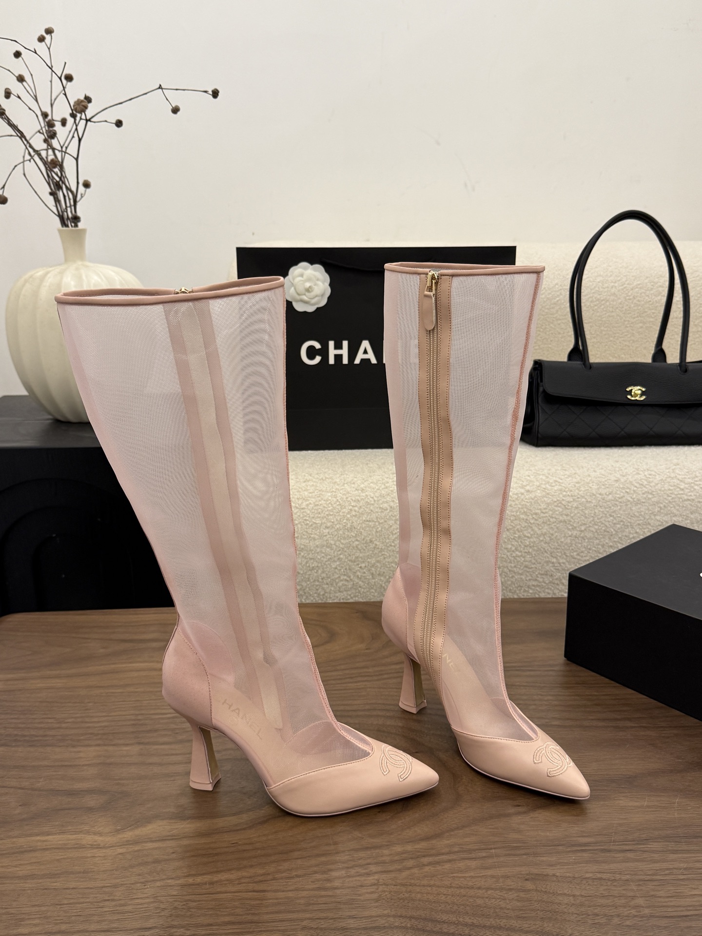 샤넬 2026 포인티드 토 하이부츠 9cm