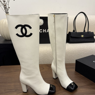 샤넬 2026 빅 로고 스퀘어토 하이부츠 8cm