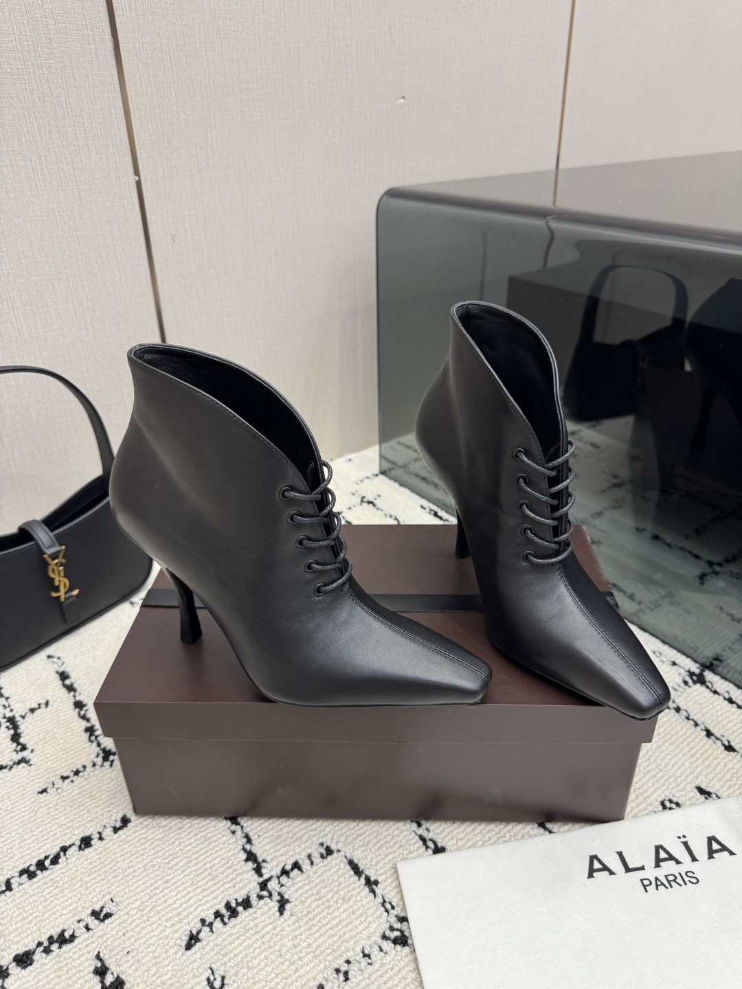 알라이아 힐 앵클부츠 8.5cm