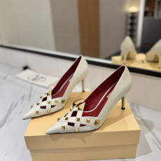발렌티노 락스터드 펌프스 8.5cm