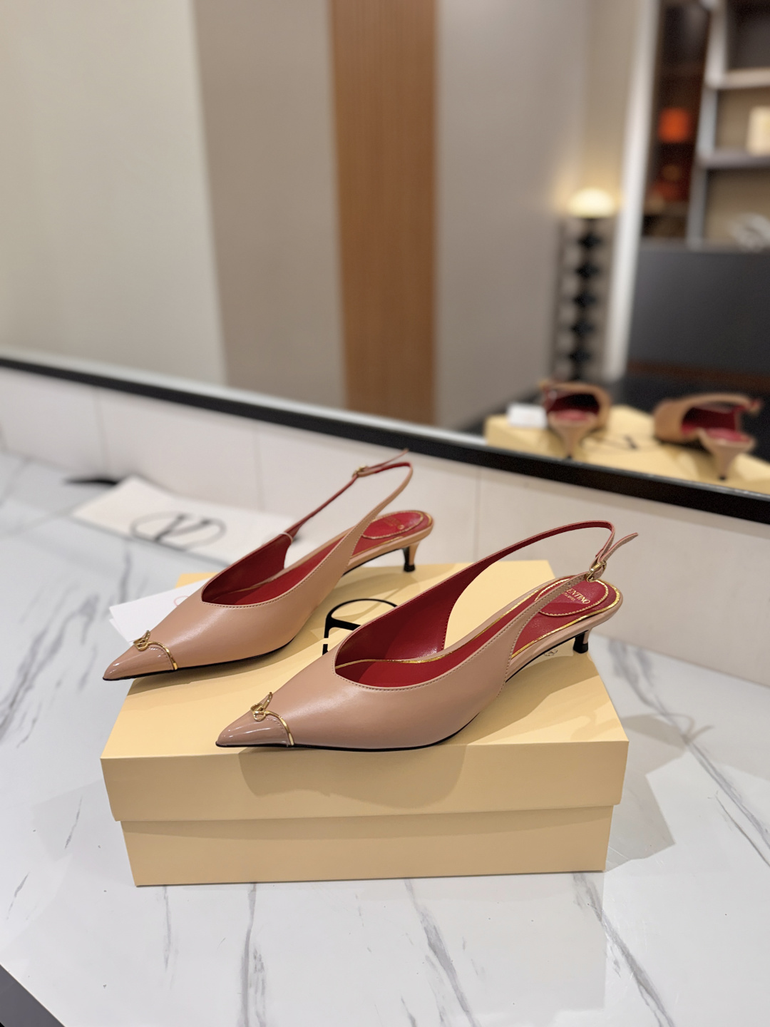 발렌티노 신상 포인티드 토 슬링백 4.5cm