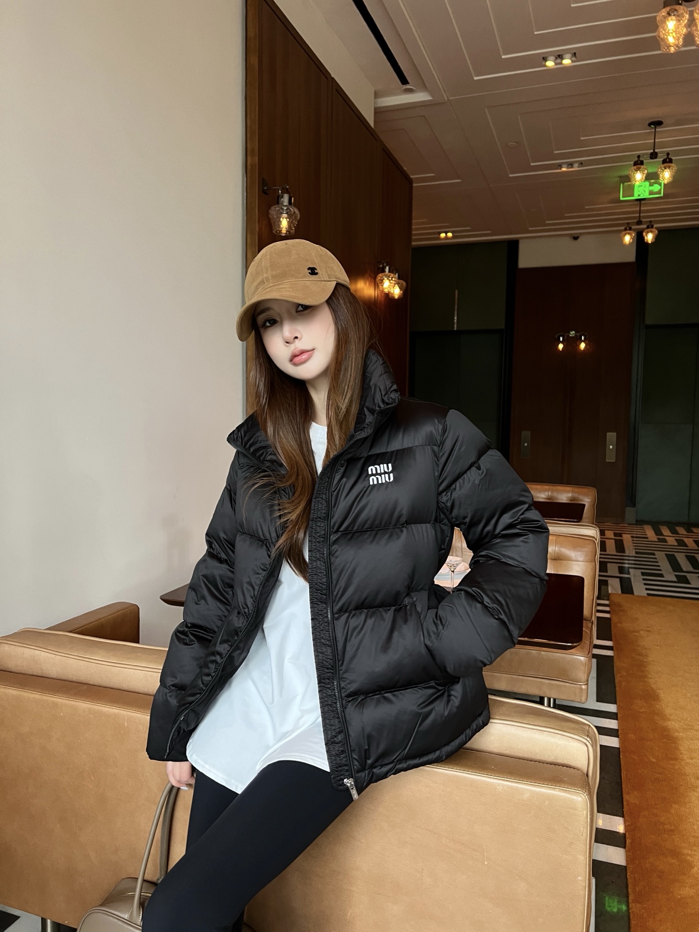 미우미우 26 가을·겨울 신상 카라 구스다운