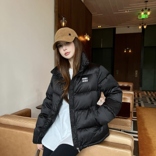 미우미우 26 가을·겨울 신상 카라 구스다운