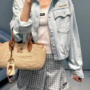 미우미우 26 신상 카라 데님 자켓