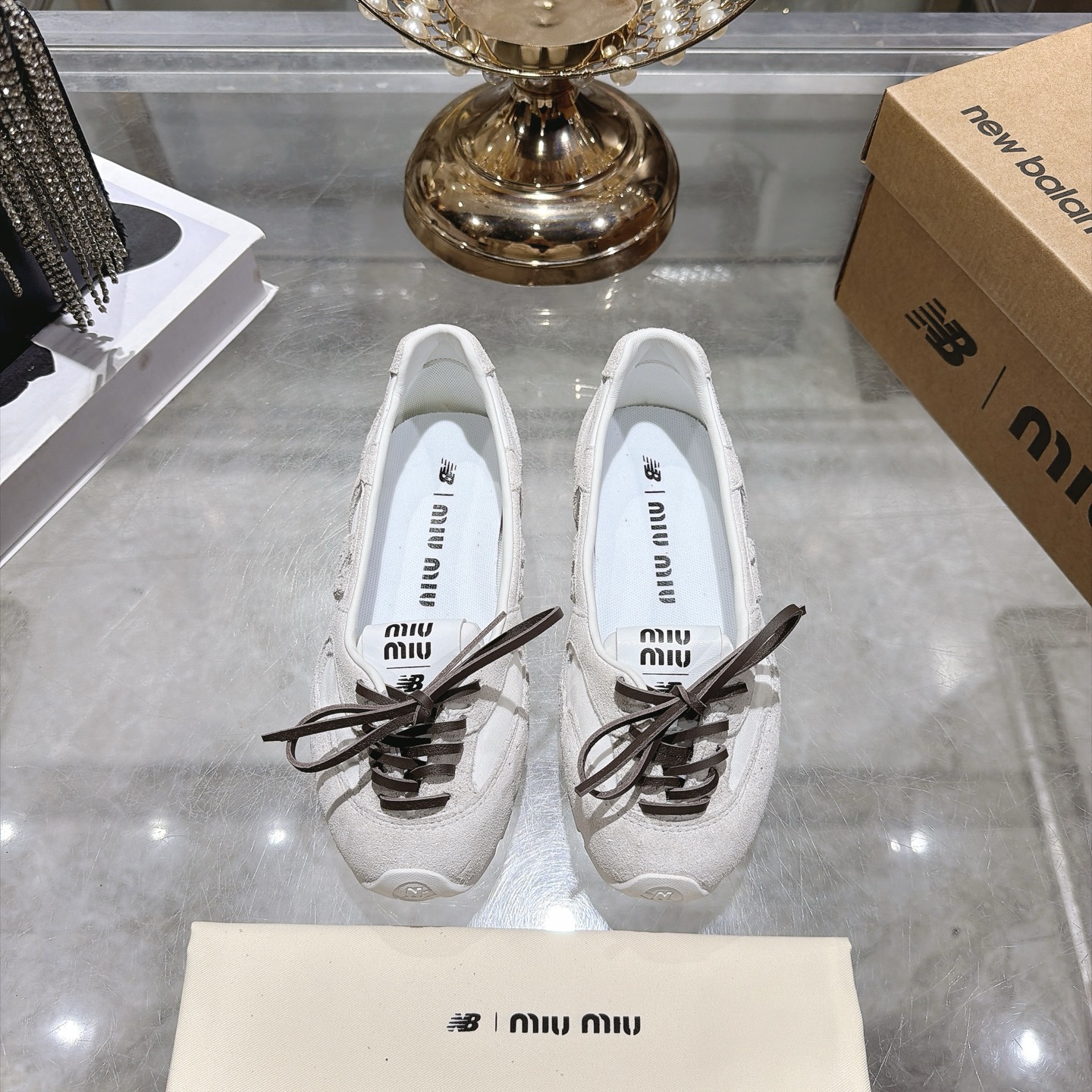 미우미우 x 뉴발란스 레이스업 플랫 슈즈