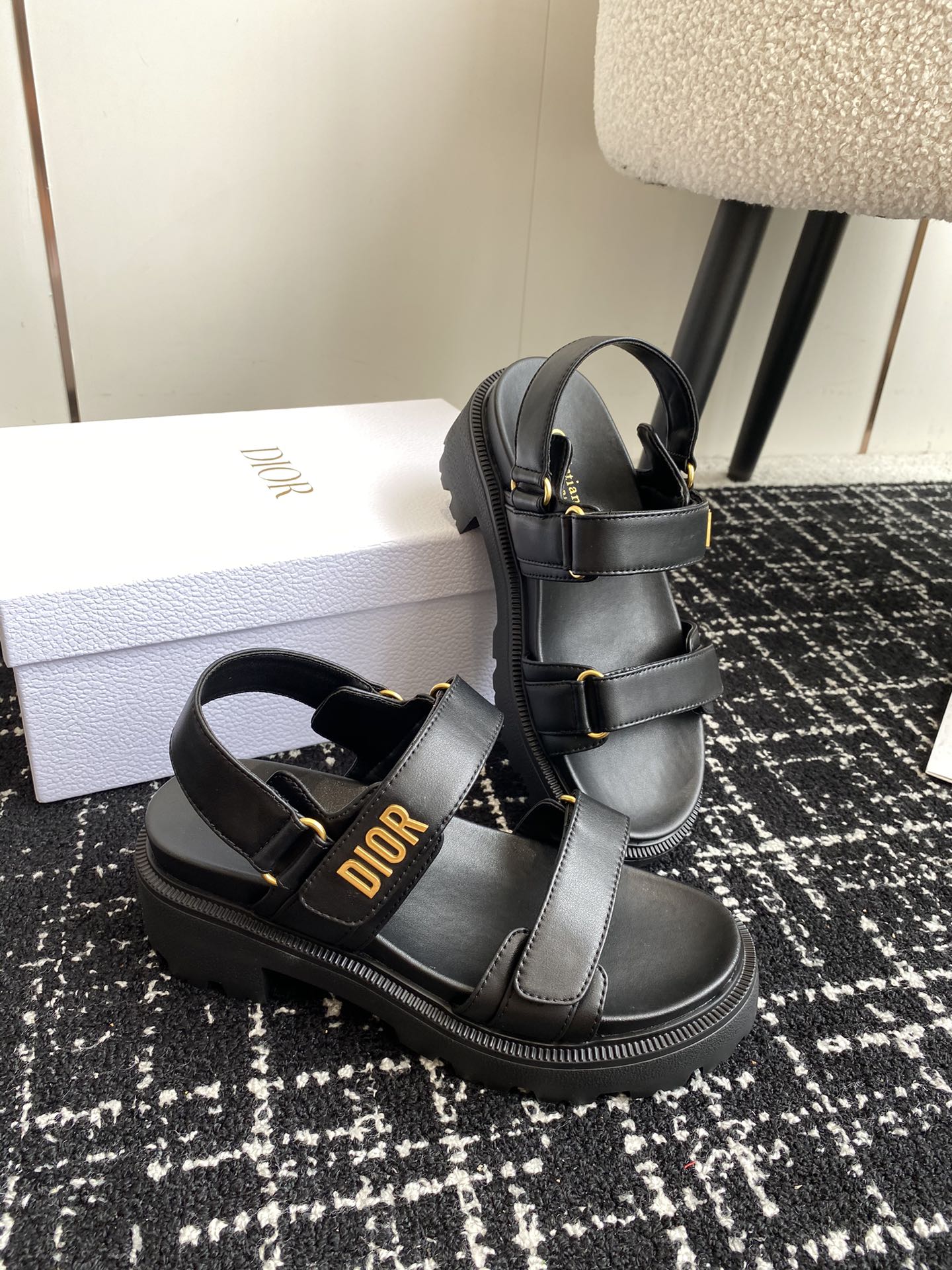 [하이앤드]디올 24ss Dioract 샌들