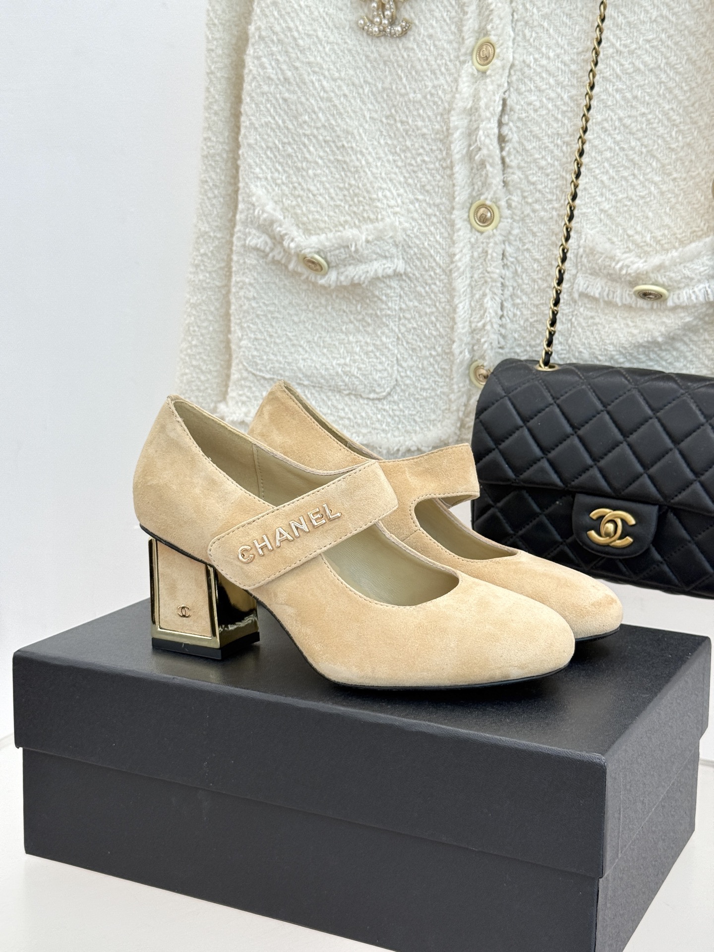 샤넬 레터링 메리제인 펌프스