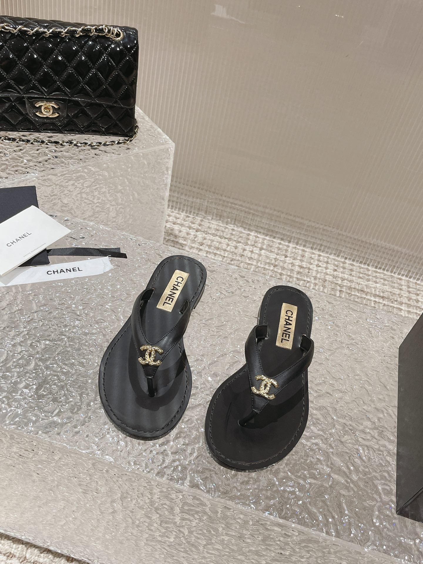 샤넬 23s CC로고 쪼리 슬리퍼