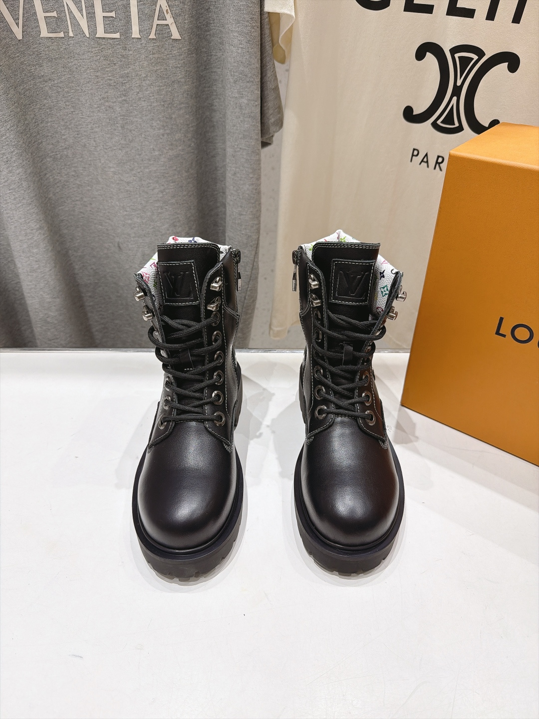 루이비통 26 신상 LV 리믹스 컴뱃 부츠