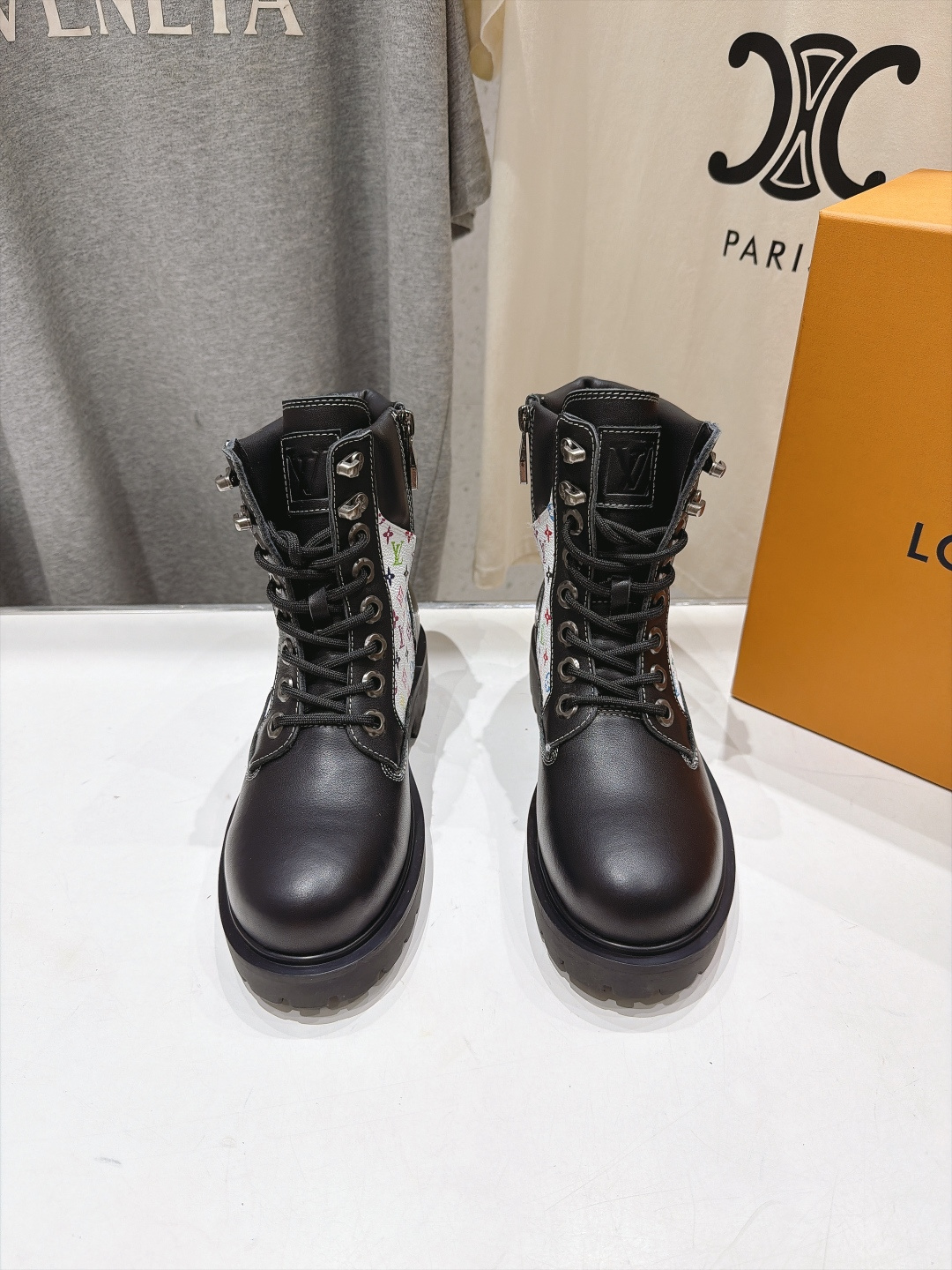 루이비통 26 신상 LV 리믹스 컴뱃 부츠