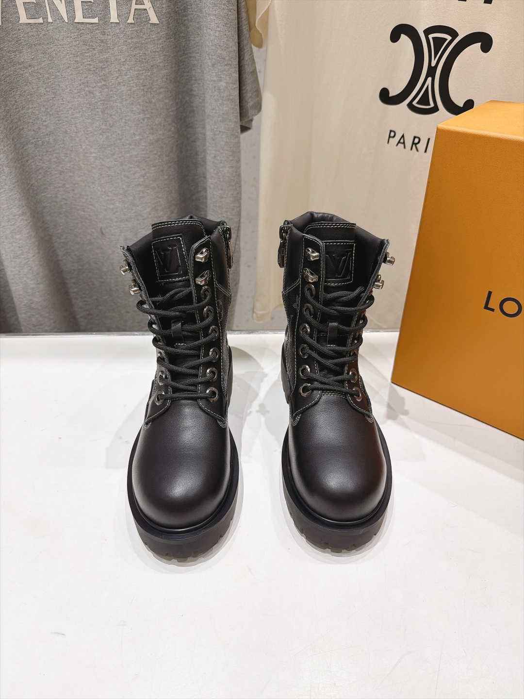 루이비통 26 신상 LV 리믹스 컴뱃 부츠