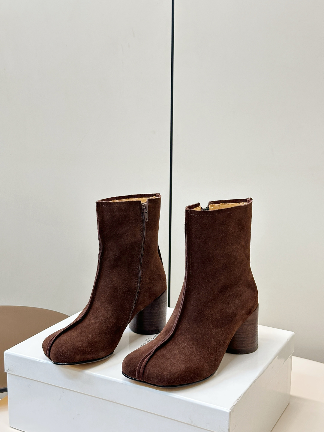 마르지엘라 애플 토 힐 숏부츠 7cm