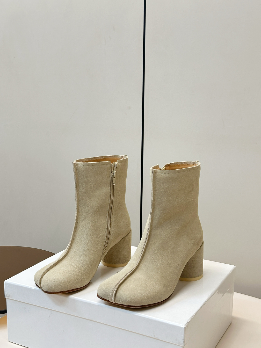 마르지엘라 애플 토 힐 숏부츠 7cm