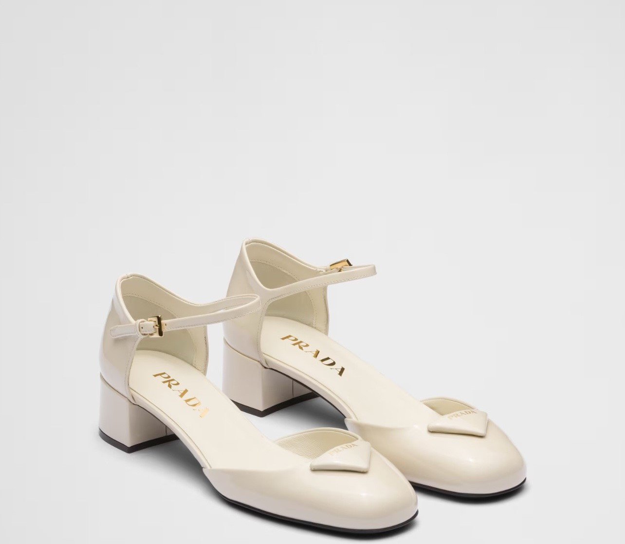 [하이앤드]Prada 오픈 사이드 페이턴트 펌프스