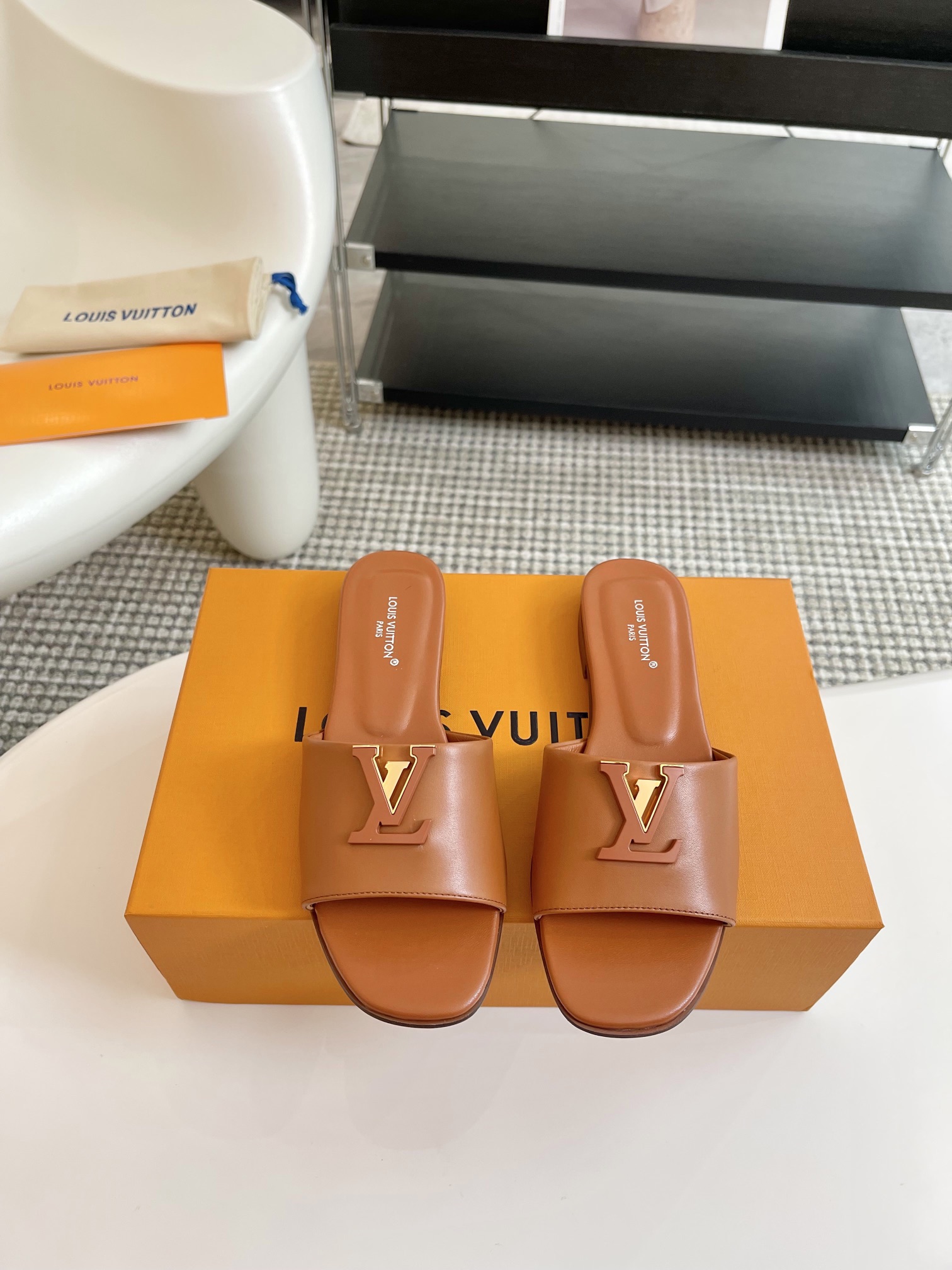 루이비통 24ss 봄 신상 LV 카프리 플랫 뮬