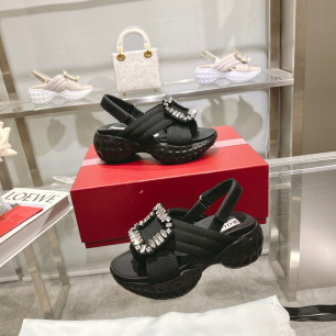 Roger Vivier 24SS 비브 런 라이트 스트라스 버클 샌들