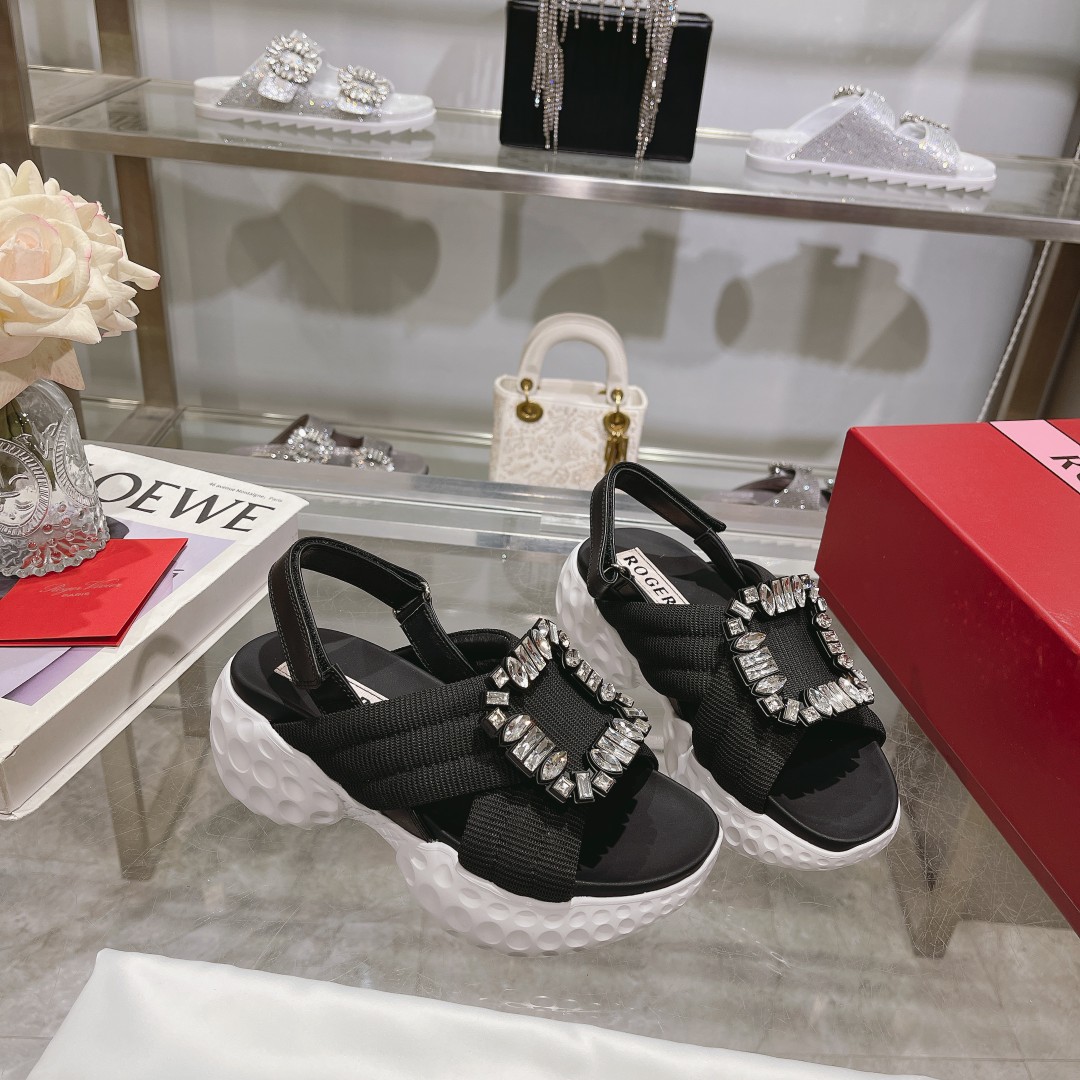 Roger Vivier 24SS 비브 런 라이트 스트라스 버클 샌들