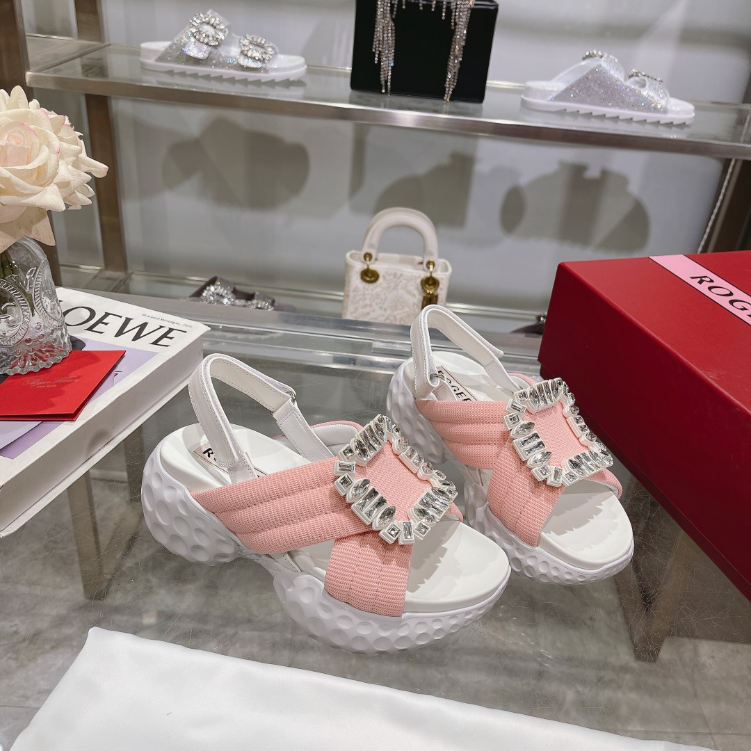 Roger Vivier 24SS 비브 런 라이트 스트라스 버클 샌들