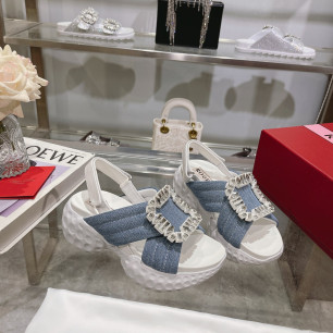 Roger Vivier 24SS 비브 런 라이트 스트라스 버클 샌들