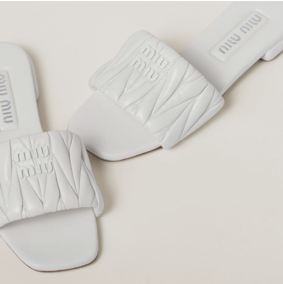 MIUMIU 24ss 마테라쎄 나파가죽 슬라이드