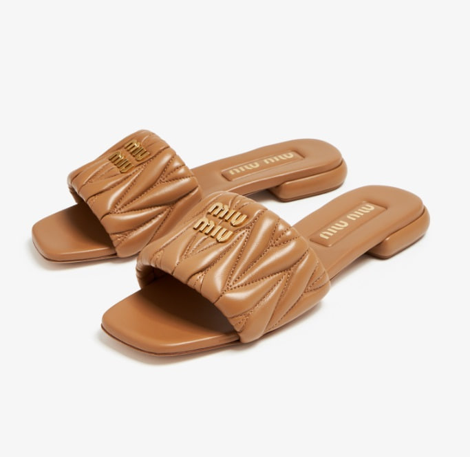 MIUMIU 24ss 마테라쎄 나파가죽 슬라이드